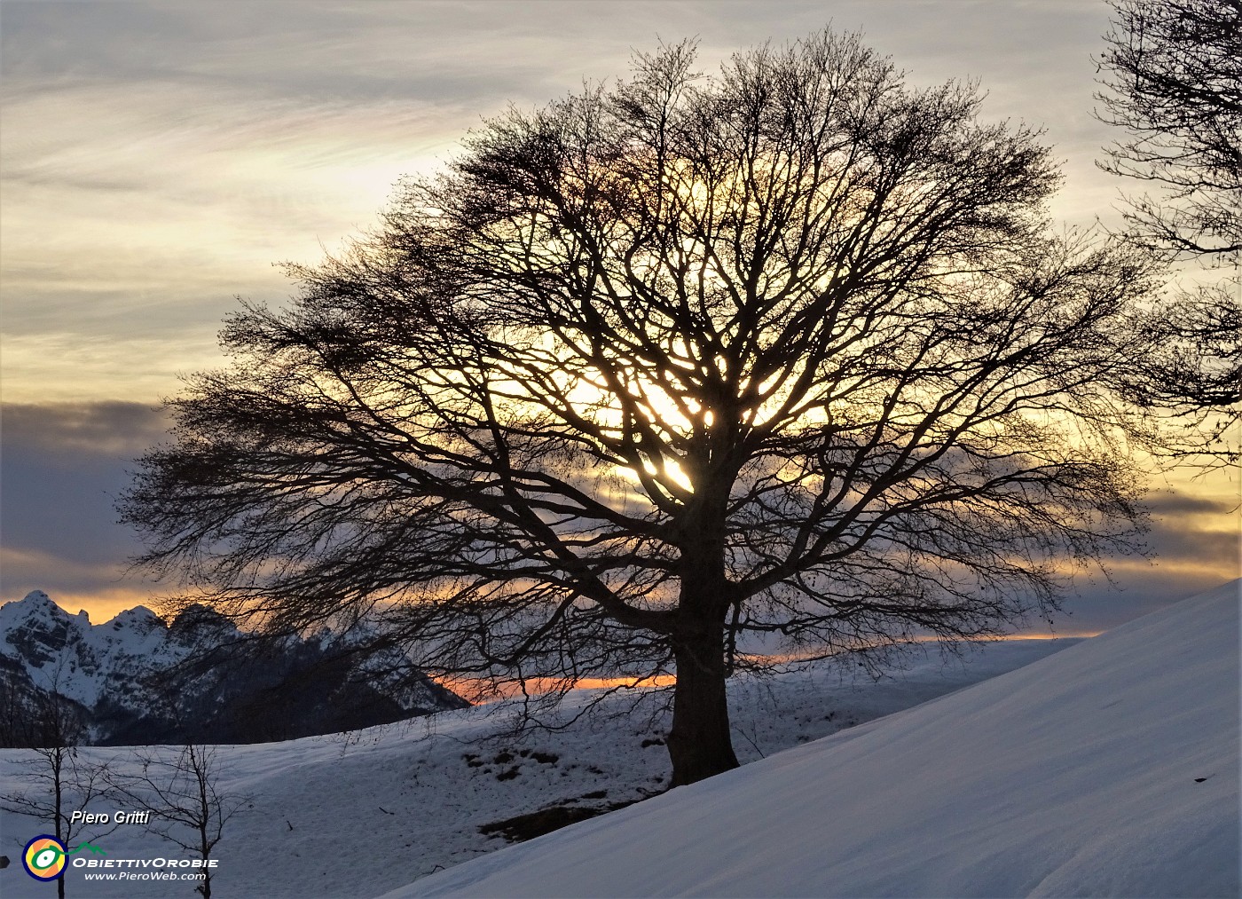 66 Si accendono i primi colori del tramonto.JPG